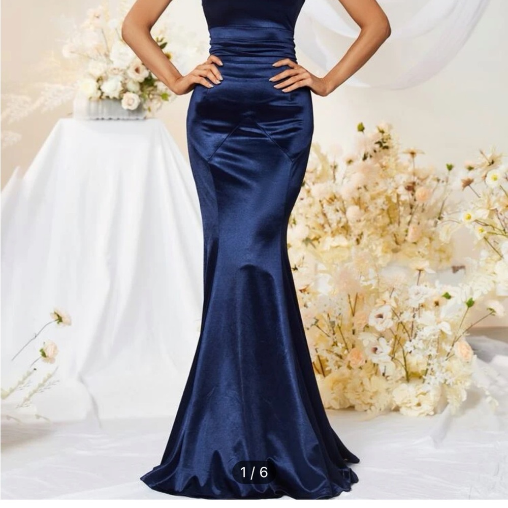 Beautiful navy dress.👗 - Picture 2 of 6